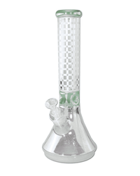 Frontansicht der Black Leaf Beakerbong Ice aus Borosilikatglas, jadefarben mit regenbogenfarbenem Schimmer und sandgestrahltem geometrischem Muster.