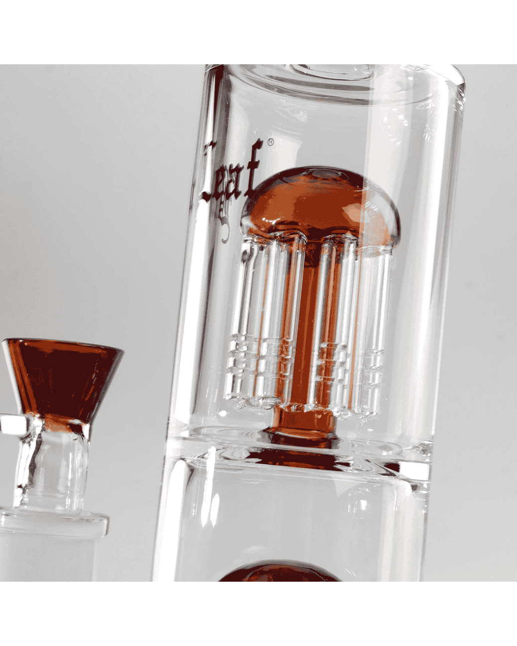 Stabile Bong aus 5 mm Borosilikatglas mit grünem Standfuß