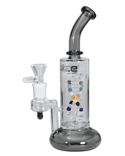 Profilansicht des BLAZE Bubbler DNA, hervorgehobenes Blaze Glass Logo, NS 14 Schliff erkennbar