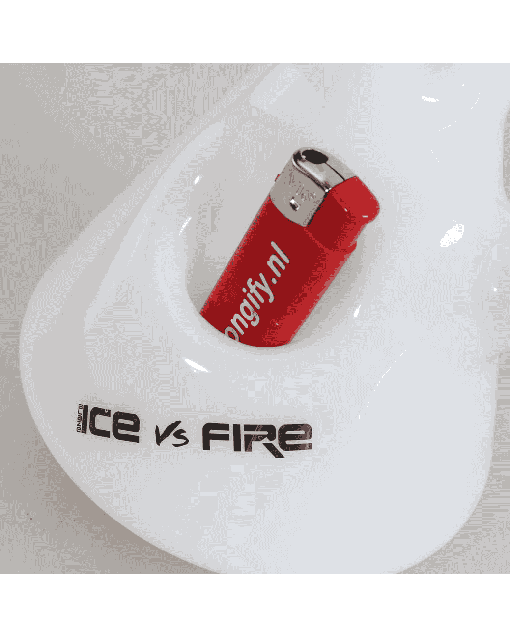 Gesamtansicht der BLAZE Icebong Ice vs. Fire aus klarem Borosilikatglas mit Blaze Logo.