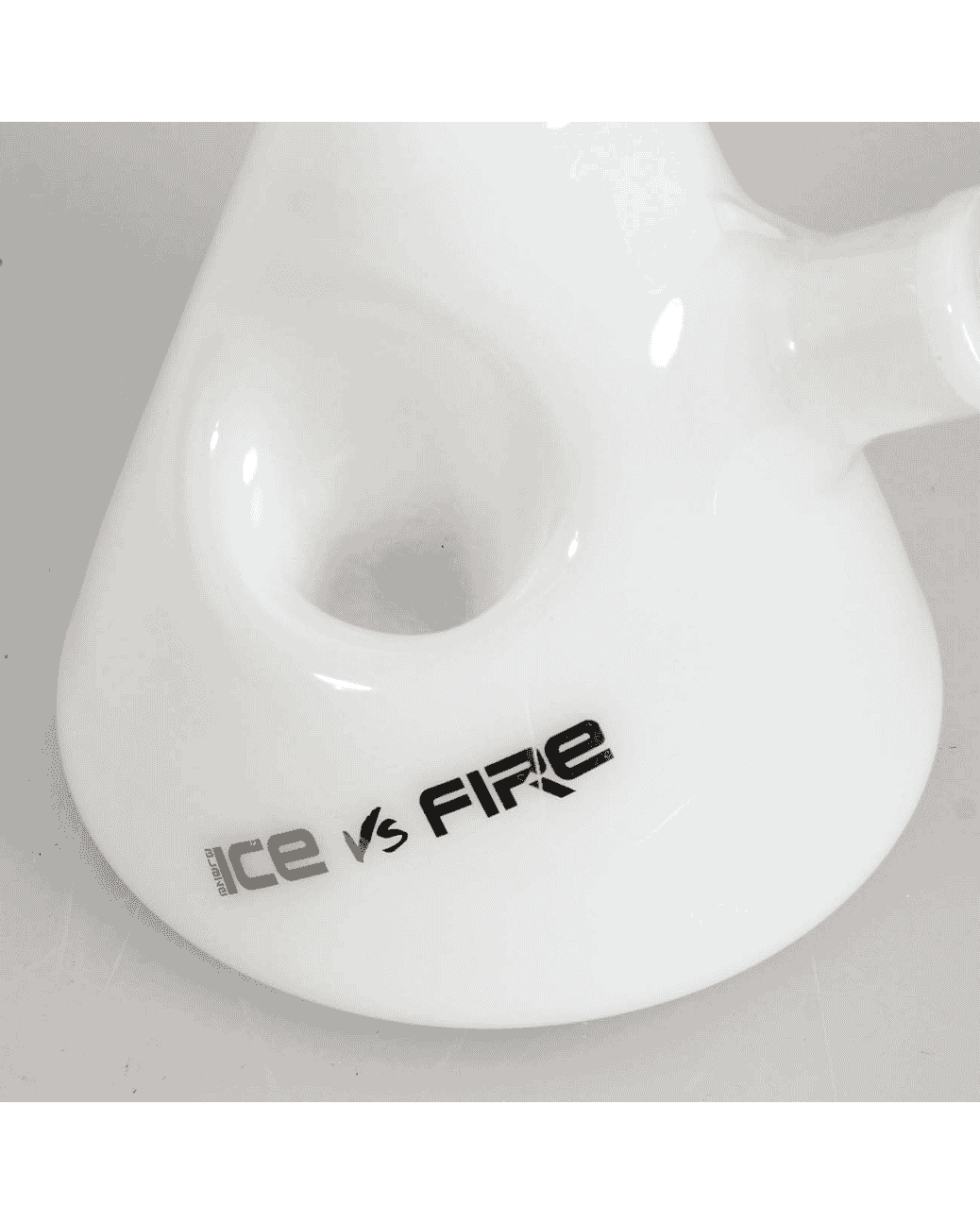 Detailaufnahme des Mundstücks und des Stopfens der BLAZE Icebong Ice vs. Fire, NS 19/14.