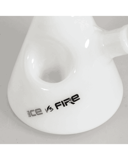 Detailaufnahme des Mundstücks und des Stopfens der BLAZE Icebong Ice vs. Fire, NS 19/14.