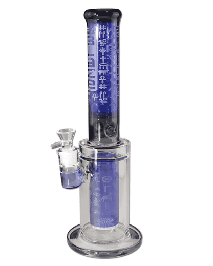 Detailansicht des einzigartigen Hieroglyphen-Designs auf der BLAZE Pharaonin Zylinderbong Ice, das den ägyptischen Stil unterstreicht.