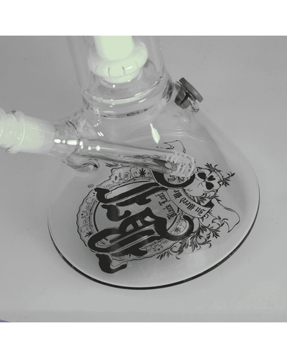 BL Beaker Icebong mit einem 140mm langen Schlitzdiffusorchillum, sorgt für gleichmäßigen Rauchfluss.