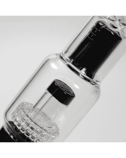 Stabile Glasbong mit 3-stufigem Filtrationssystem, ideal für kühlen Rauchgenuss