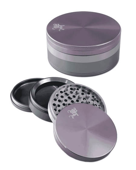 Seitenansicht des Black Leaf Aluminium Grinders in multicolor mit hellblau, lila und grau Farbtönen.
