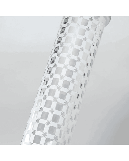 Detailaufnahme des sandgestrahlten geometrischen Musters auf der Black Leaf Beakerbong Ice, das für ein einzigartiges Design sorgt.