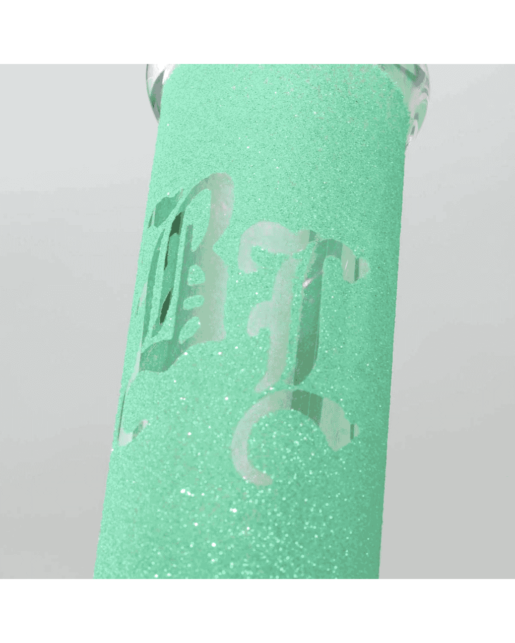 Detailansicht des Schlitz Diffusor Chillums der Black Leaf Beakerbong Ice Glitzy Glitter