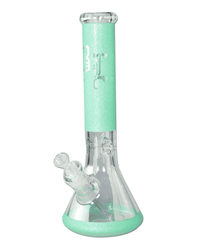 Frontansicht der Black Leaf Beakerbong Ice Glitzy Glitter aus Borosilikatglas, grün und regenbogenfarben