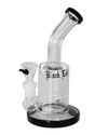 Vorderansicht des Black Leaf Bubblers, zeigt das grüne Borosilikatglas und das elegante Black Leaf Logo.