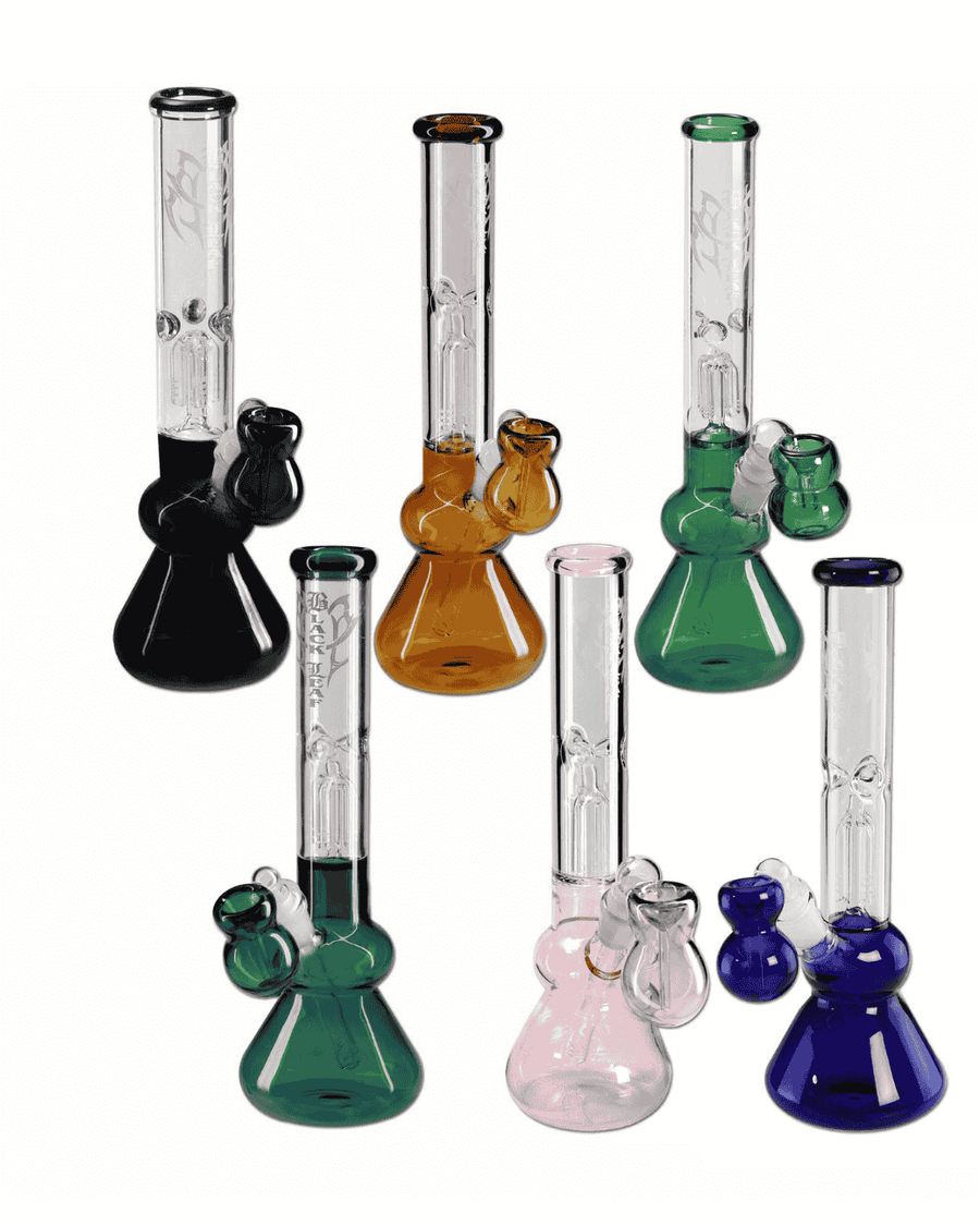 Frontansicht der Black Leaf Fly Icebong aus Borosilikatglas mit 4-Arm Perkolator und blauem Design