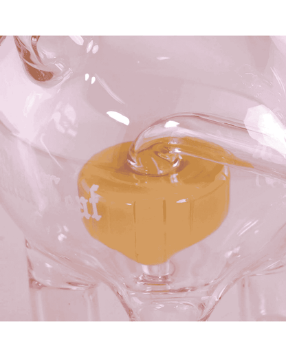 Nahaufnahme des eingebauten Perkolators der Black Leaf Glasbong PIGGY BANK