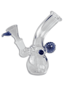 Seitenansicht des Black Leaf Glasbubblers in blau, aus Borosilikatglas, Höhe 150mm