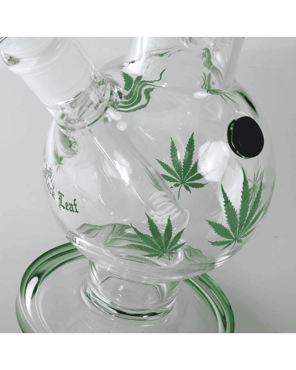 Detailansicht des Black Leaf Logos auf der Icebong gebogen GREEN LEAVES