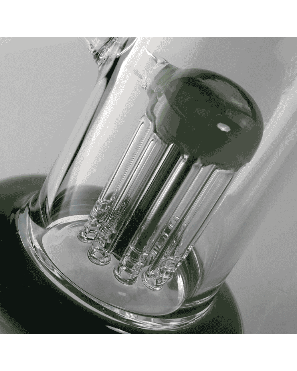 Detailansicht des 8-Arm Baumperkolators der grünen Black Leaf Perkolatorbong