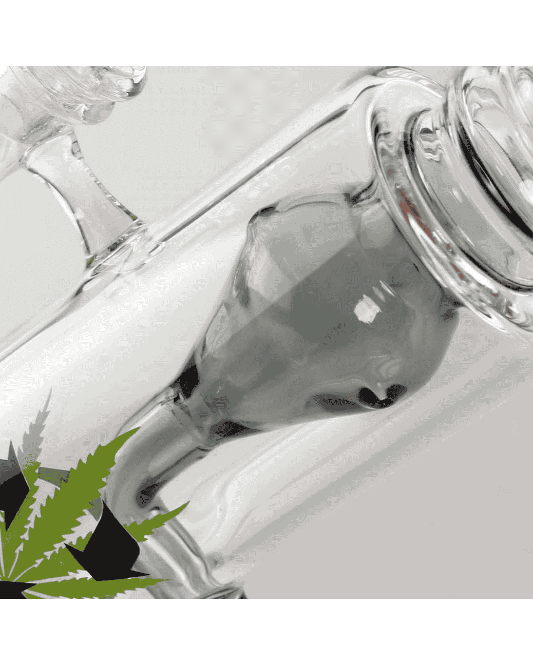 Detailaufnahme des hochwertigen Borosilikatglases der grauen Black Leaf Recycle-Bong