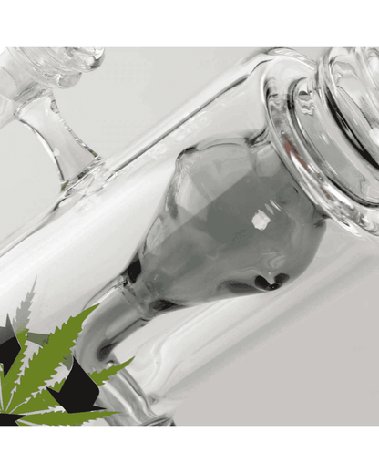 Detailaufnahme des hochwertigen Borosilikatglases der grauen Black Leaf Recycle-Bong