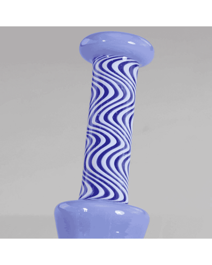Seitenansicht der blauen Black Leaf Ölbong/Dab Rig zeigt das Black Leaf Logo und den Lochperkolator.