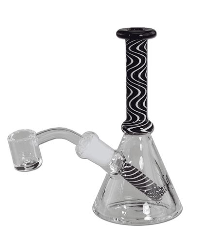 Nahaufnahme des Lochperkolators der Black Leaf Ölbong/Dab Rig, sorgt für optimale Filtration