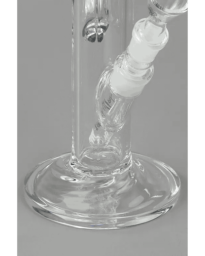 Nahaufnahme der Bong Grace, die die 7mm dicke Wandstärke aus Borosilikatglas zeigt.