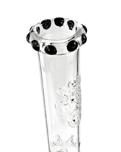 Detailaufnahme des flame polished Logos auf der Bong Morganit, das edlen Look verleiht