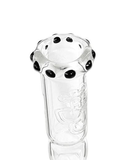 Abgeschrägtes Kickloch der Bong Onyx mit Kicklochgummi für zusätzlichen Komfort beim Rauchen.