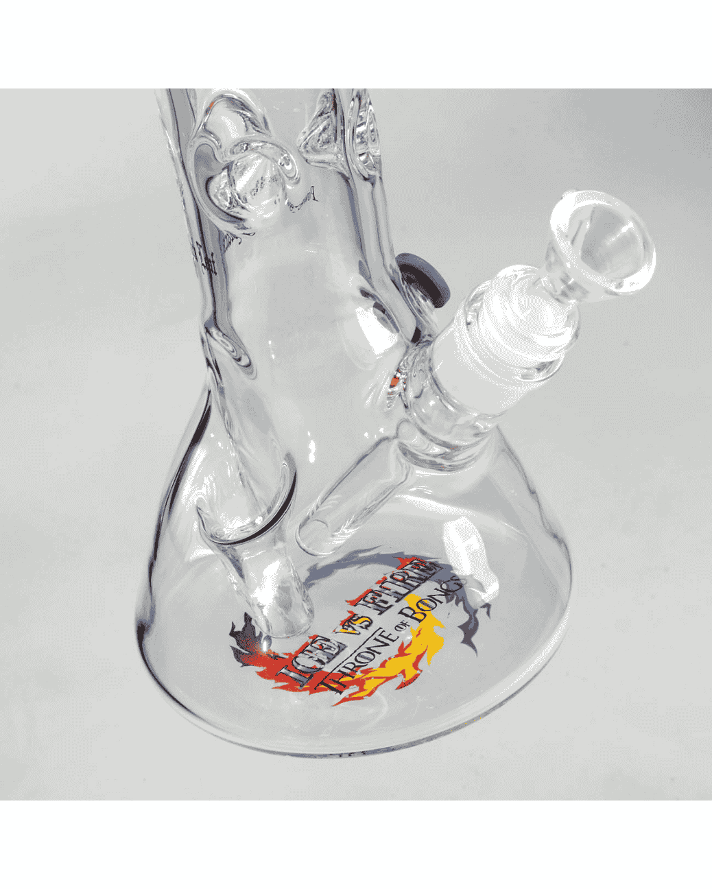 Nahaufnahme des 124mm langen Schlitzdiffusorchillums der Black Leaf Icebong