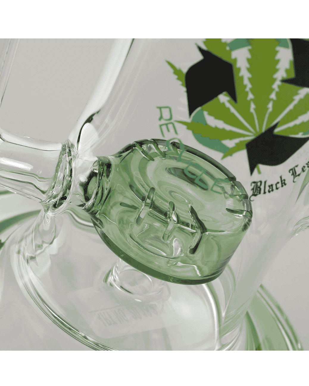 Nahaufnahme des Trommelperkolators in der grünen Black Leaf Recycle-Bong