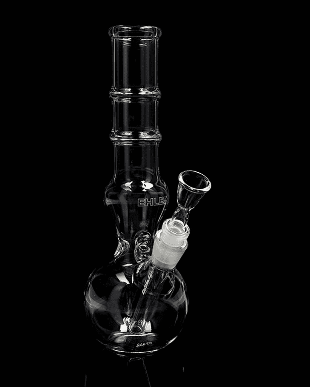 Seitenansicht der EHLE. Kugelbong mit Rillen Ice aus klarem Borosilikatglas, 270mm hoch