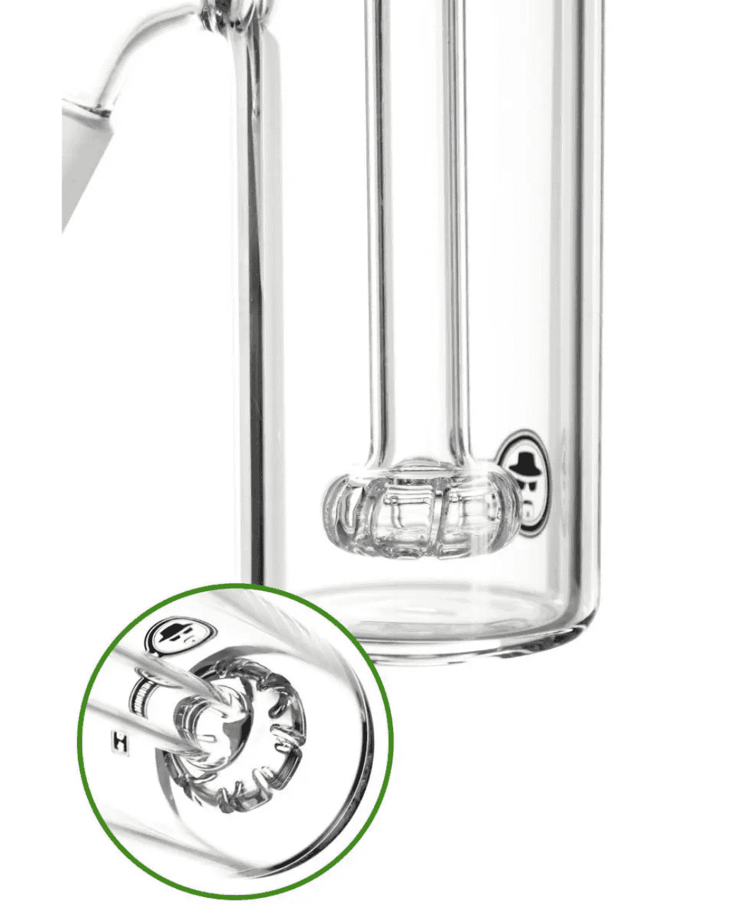 Nahaufnahme des Heisenberg Circ Vorkühlers mit integriertem Circ Perkolator in einer Glasbong.