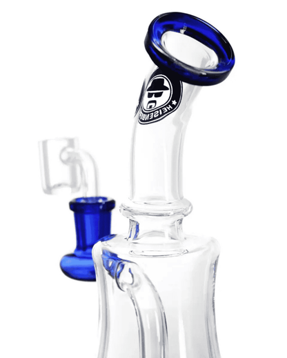 Seitenansicht der Heisenberg Oil Dab Step 14.5, die die 5 mm starke Wand der Mini Bong zeigt.