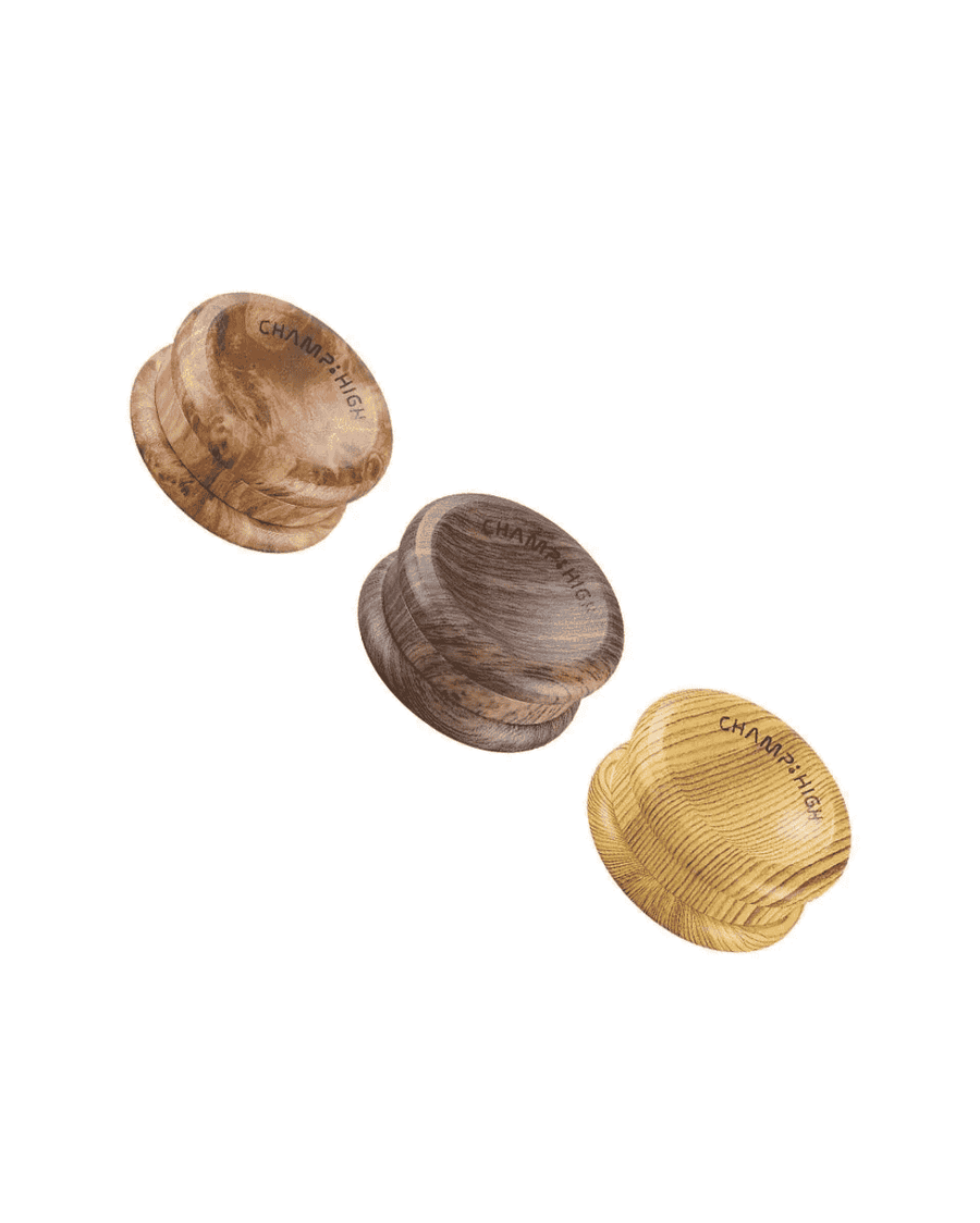 Holzgrinder 2-teilig von Champ High in verschiedenen Farben zum zerkleinern von Kräutern.