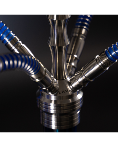 Nahaufnahme der Rauchsäule der Lava IRONFOX mit vier Anschlüssen und Schliffadaptern.