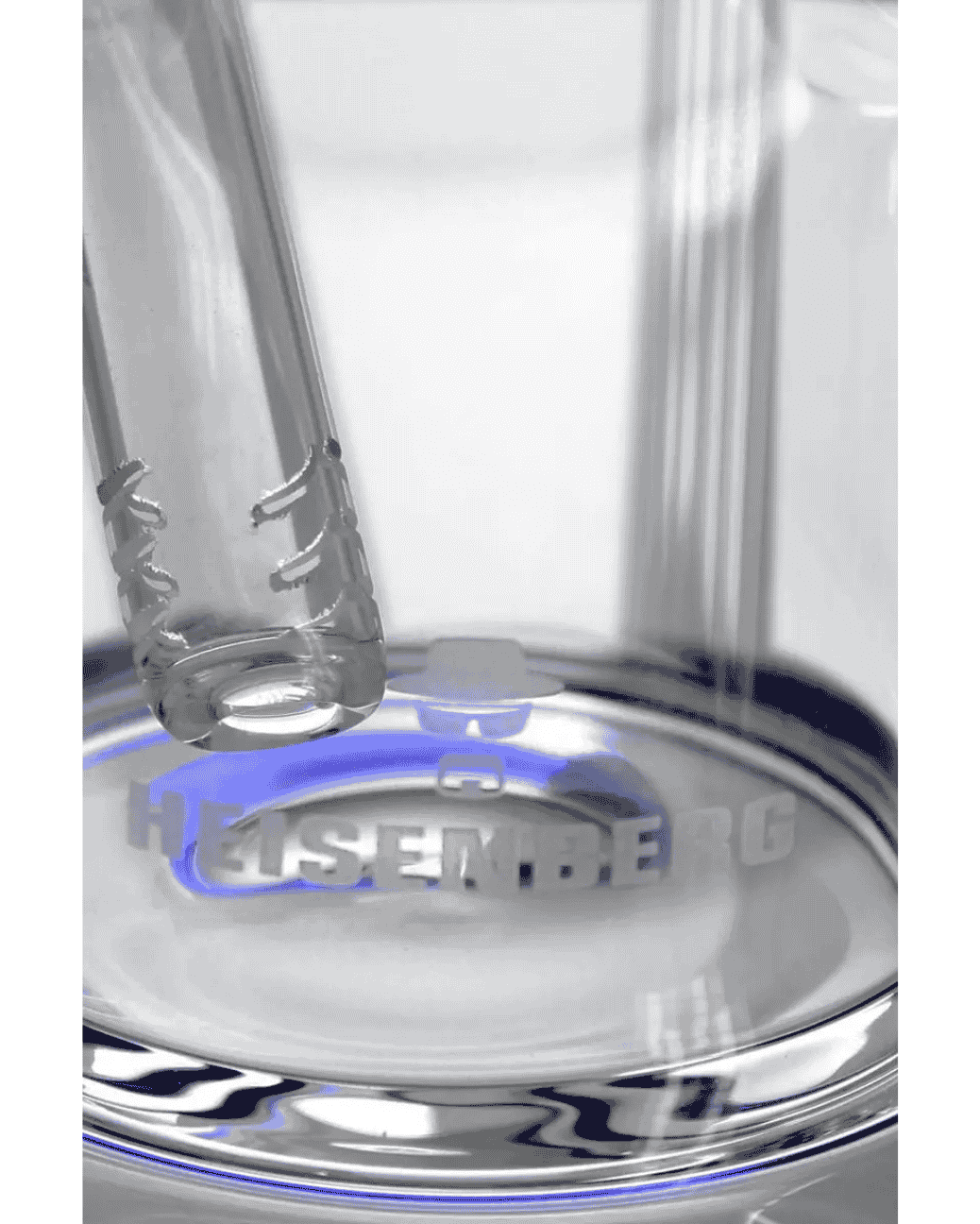 Komplette Ansicht der Machine 3.0 Glasbong mit 18,8 mm Standardkopf und Verschlussstopfen