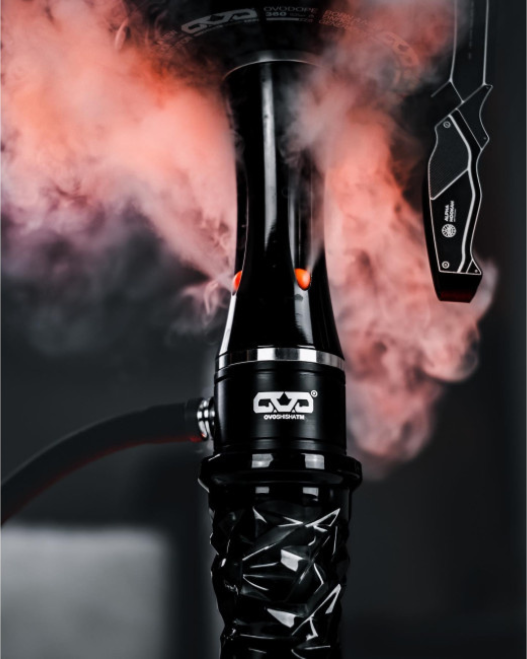 Perspektive auf die überarbeitete Basis der OVO V2 DOPE 360 Shisha, die den Luftstrom optimiert