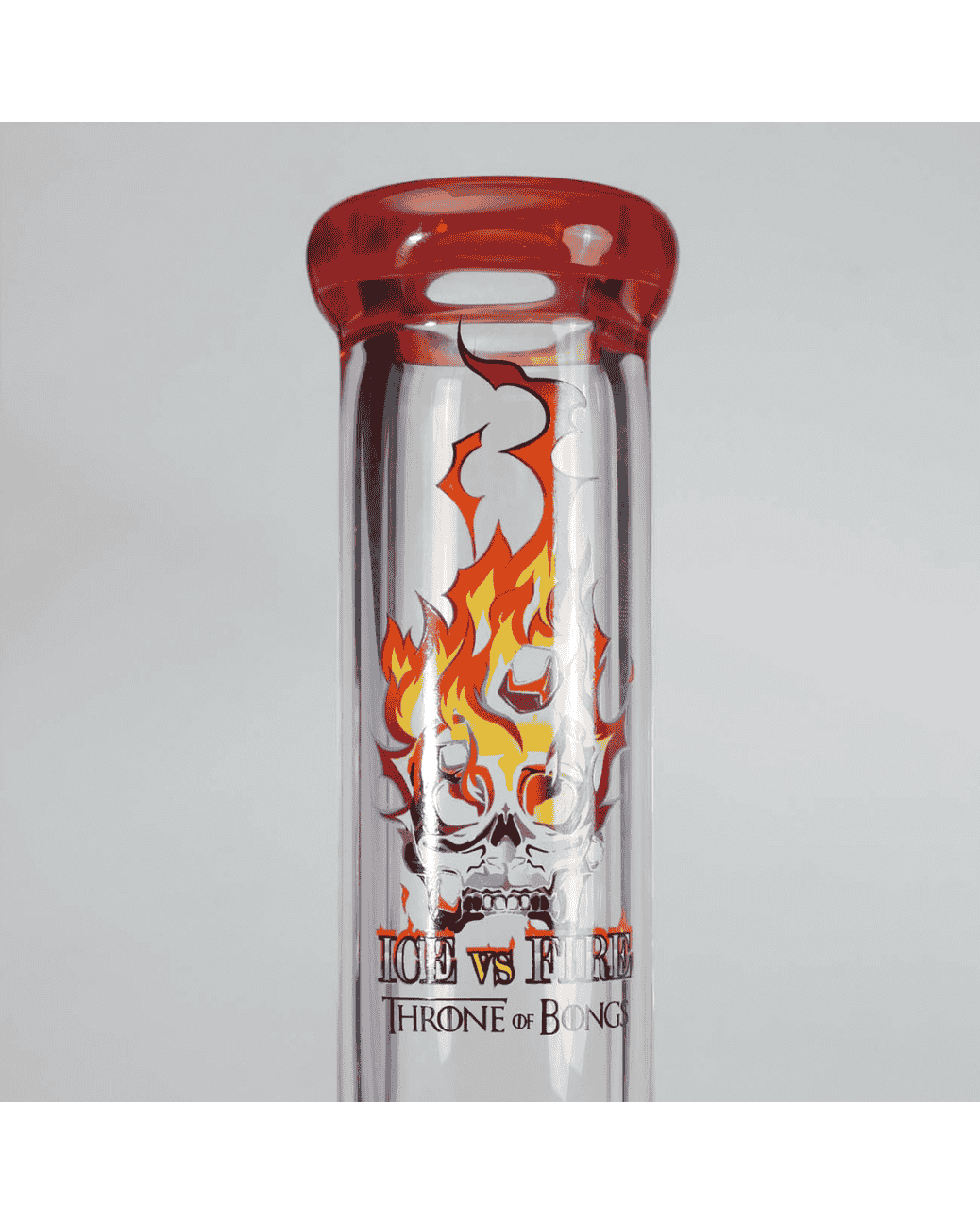Seitliche Perspektive der Ice vs. Fire Bong mit klaren und roten Akzenten