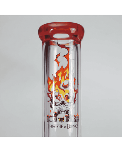 Seitliche Perspektive der Ice vs. Fire Bong mit klaren und roten Akzenten