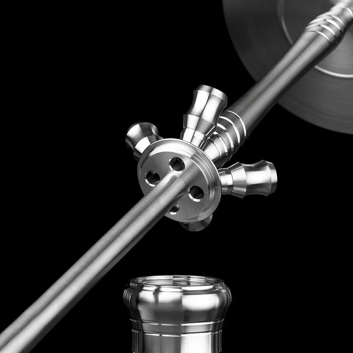Elegante Aladin Shisha MVP 670 – Wave mit Schlauch, passendem Mundstück und Kopf in Clear. Zum Rauchen von Shishatabak.