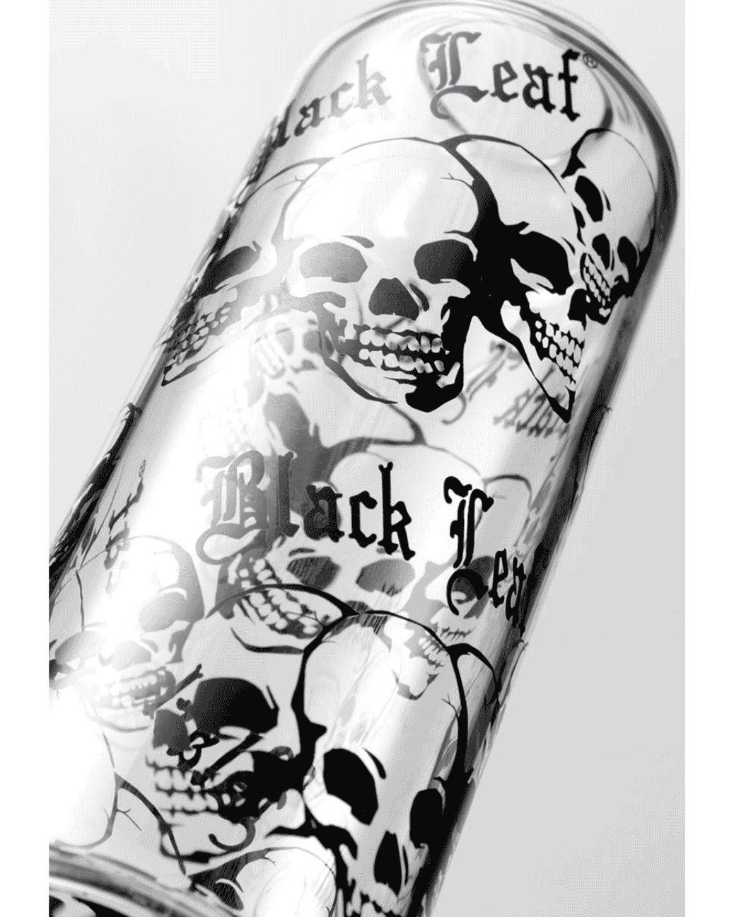 Detailansicht des Totenkopf-Designs auf der Black Leaf Bong
