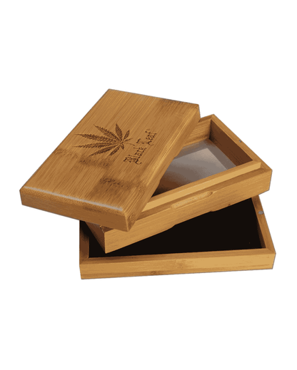 Geöffnete Bambusbox von Black Leaf mit integriertem Pollensieb