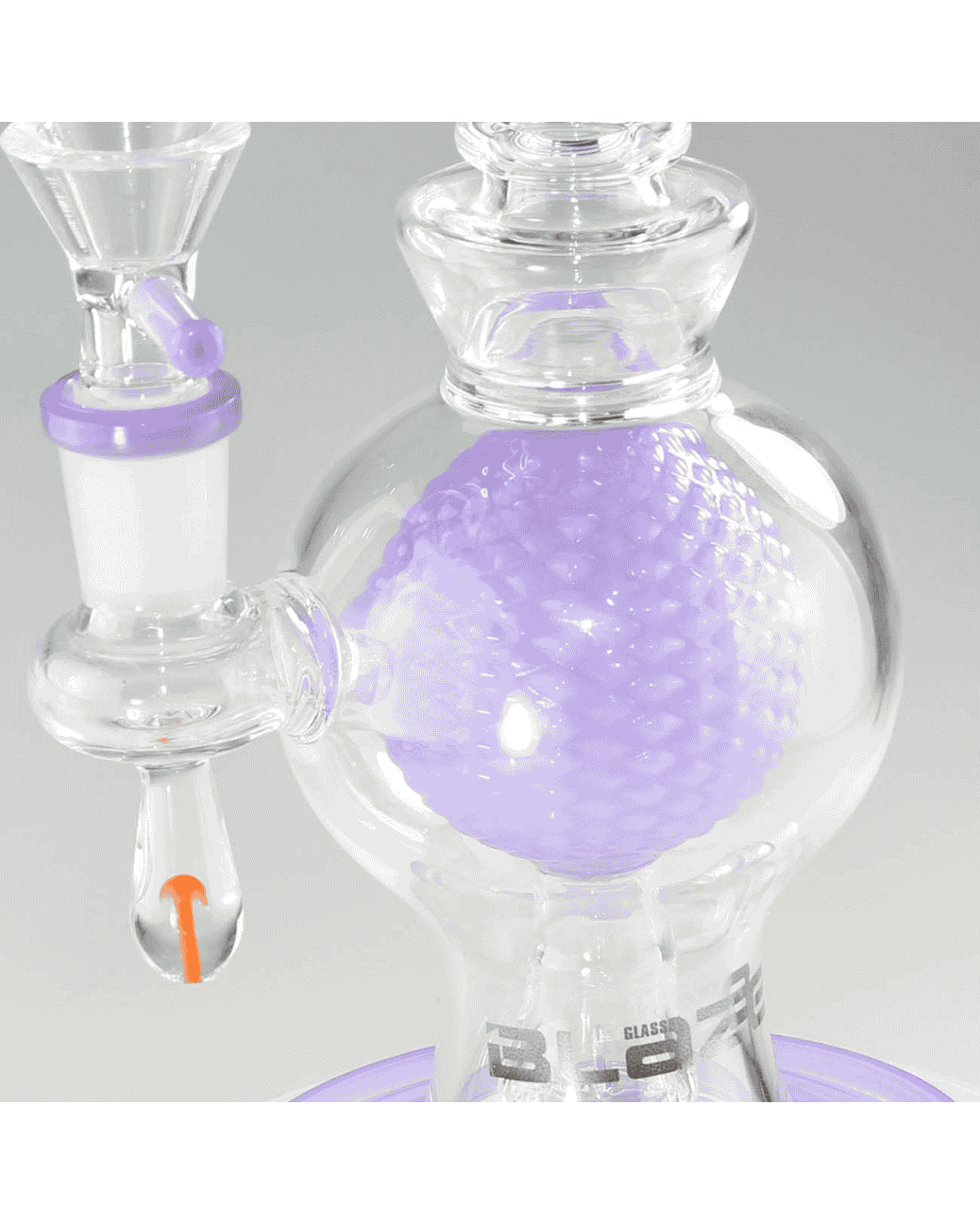 Detailliertes Pilzdesign unter dem Schliffansatz der BLAZE Mini-Bong