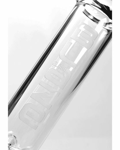 Sandgestrahltes BLAZE Logo auf dem Glaszylinder der Bong

