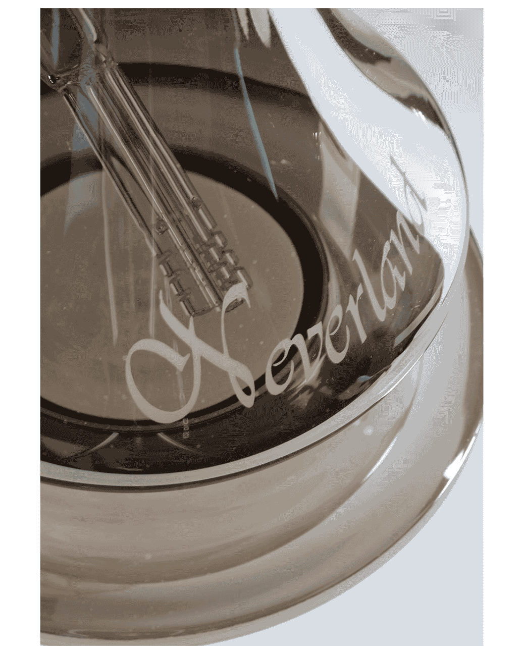 Regenbogenfarbiger Glanz der Neverland Bong von Black Leaf